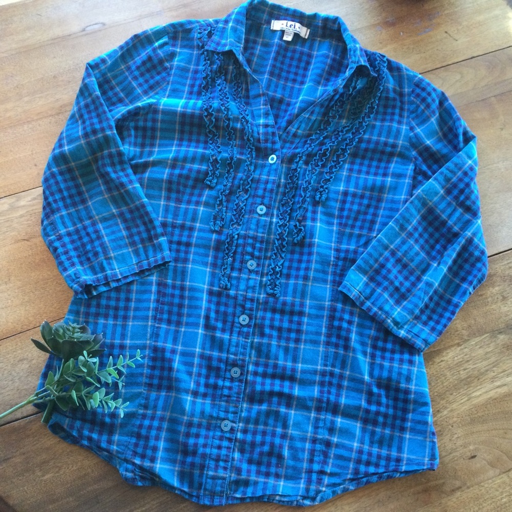 🌸3 for $20🌸 L.e.i. Plaid button up top with ruffles XL (juniors)